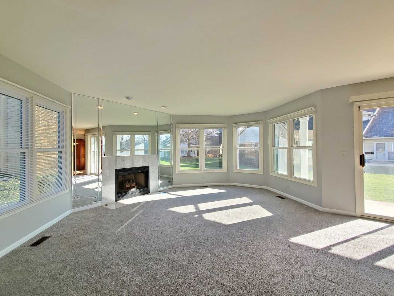 325 Satinwood Ct S - Photo 4 of 26