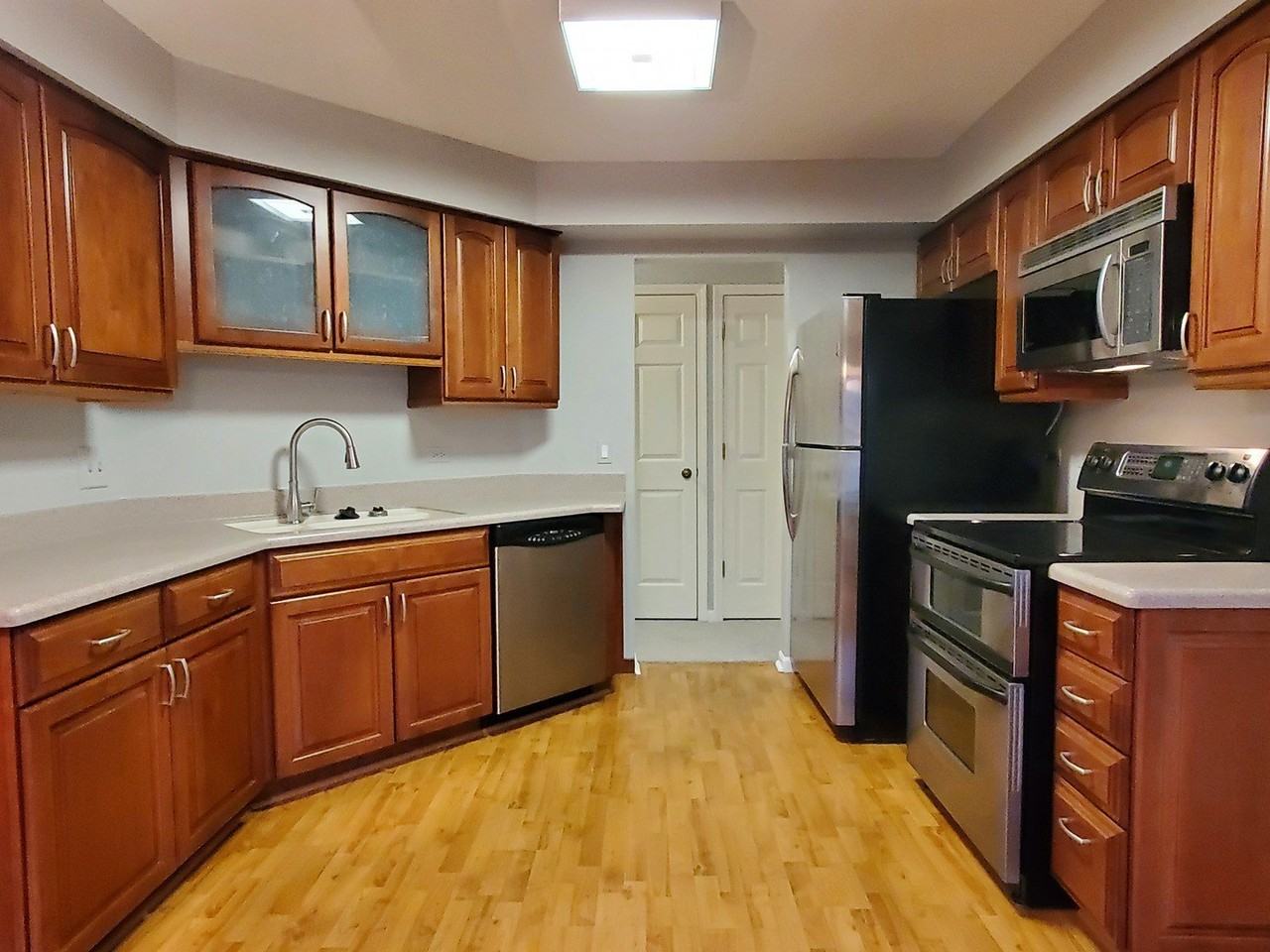 325 Satinwood Ct S - Photo 7 of 26