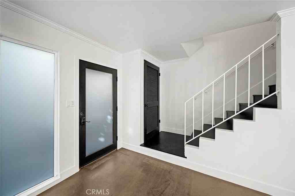 435 Dahlia Ave - Photo 2 of 30