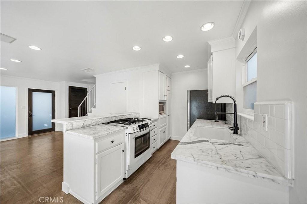 435 Dahlia Ave - Photo 7 of 30