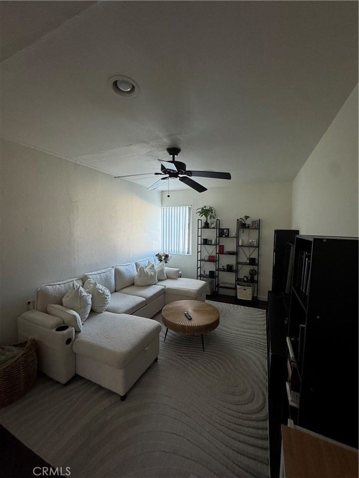 988 Valencia St #4 - Photo 6 of 12