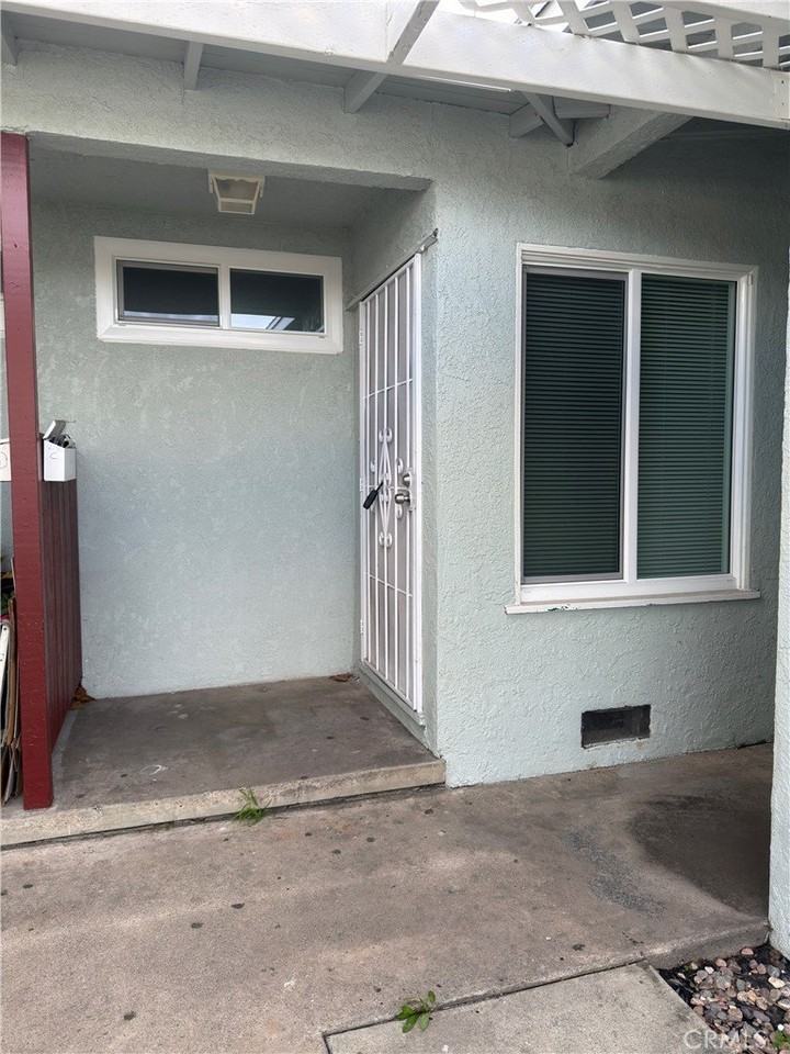 628 N Olive St #C - Photo 2 of 7