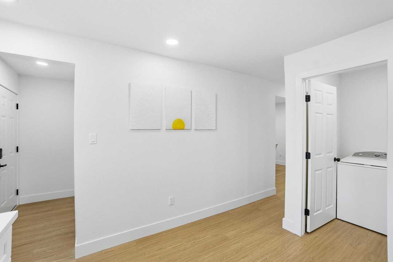 Parkchester Dr - Photo 4 of 27