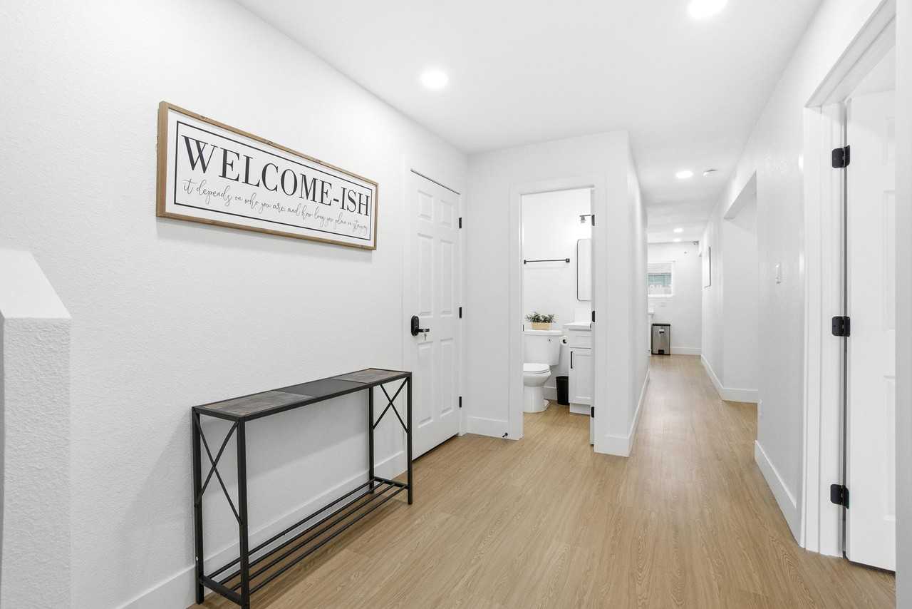 Parkchester Dr - Photo 7 of 27