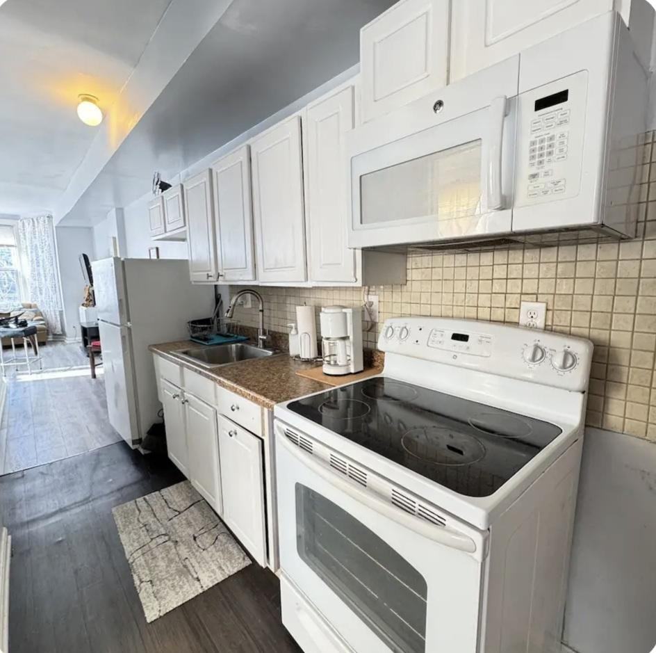 Nicholson St Se - Photo 2 of 8