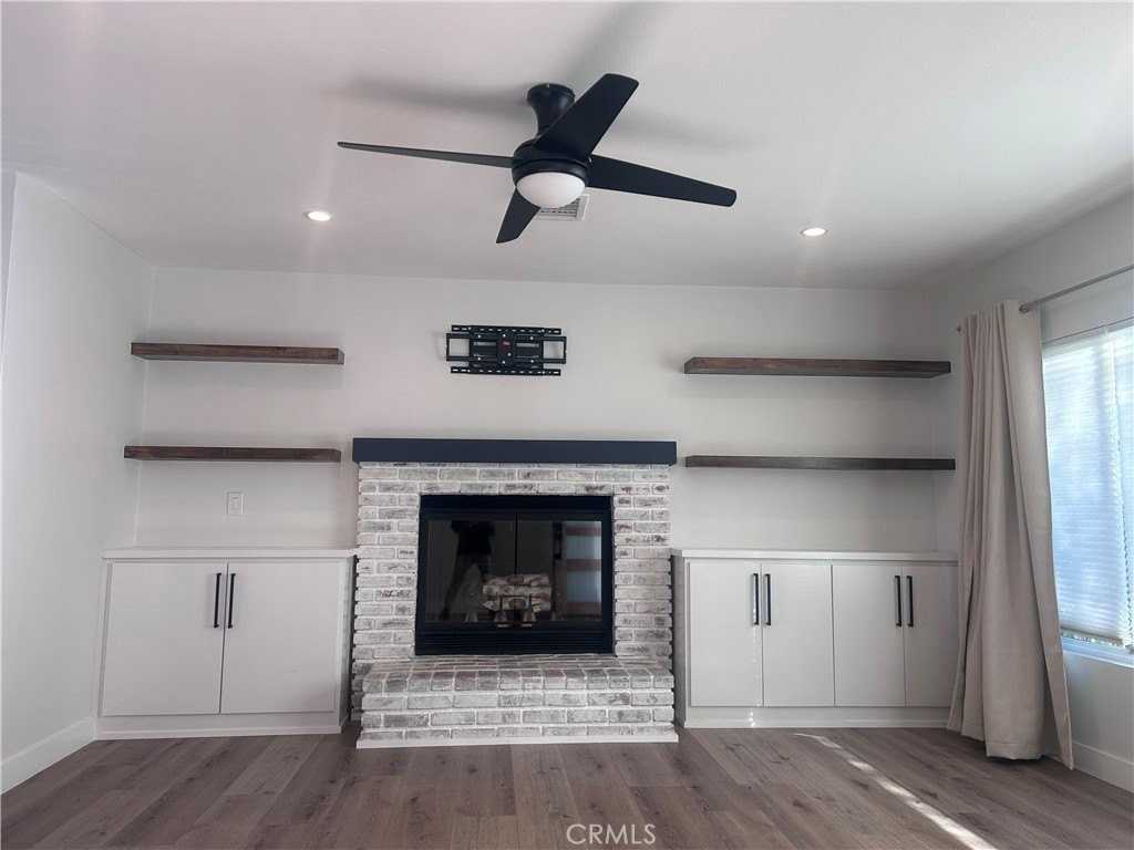 22315 Kittridge St - Photo 5 of 26