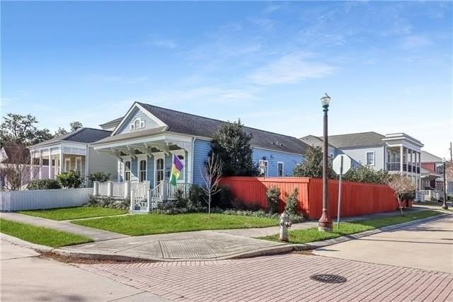 2045 Chippewa St - Photo 2 of 24