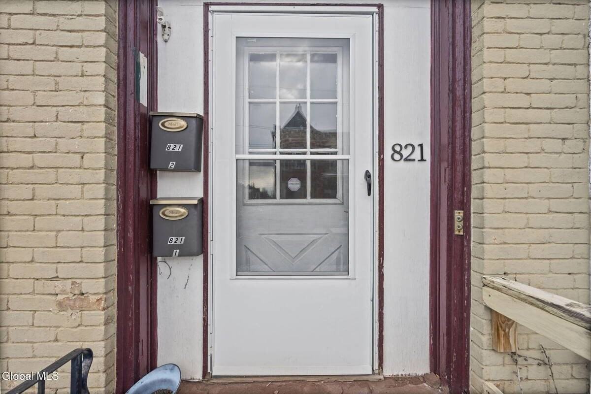 821 23rd St #2ndFL - Photo 2 of 37