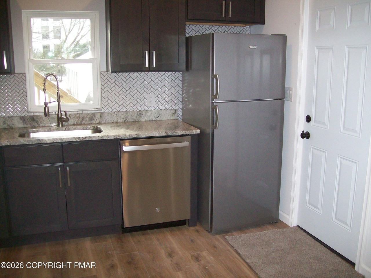 735 Ann St - Photo 6 of 17