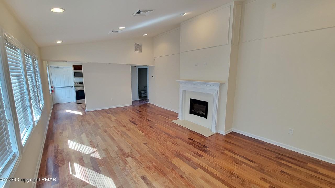 115 Imperial Dr Unit 201 #201 - Photo 3 of 18