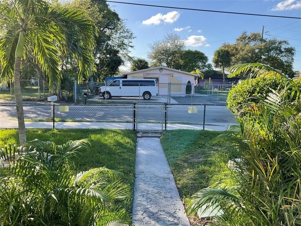 642 Nw 14th Way - Photo 3 of 36