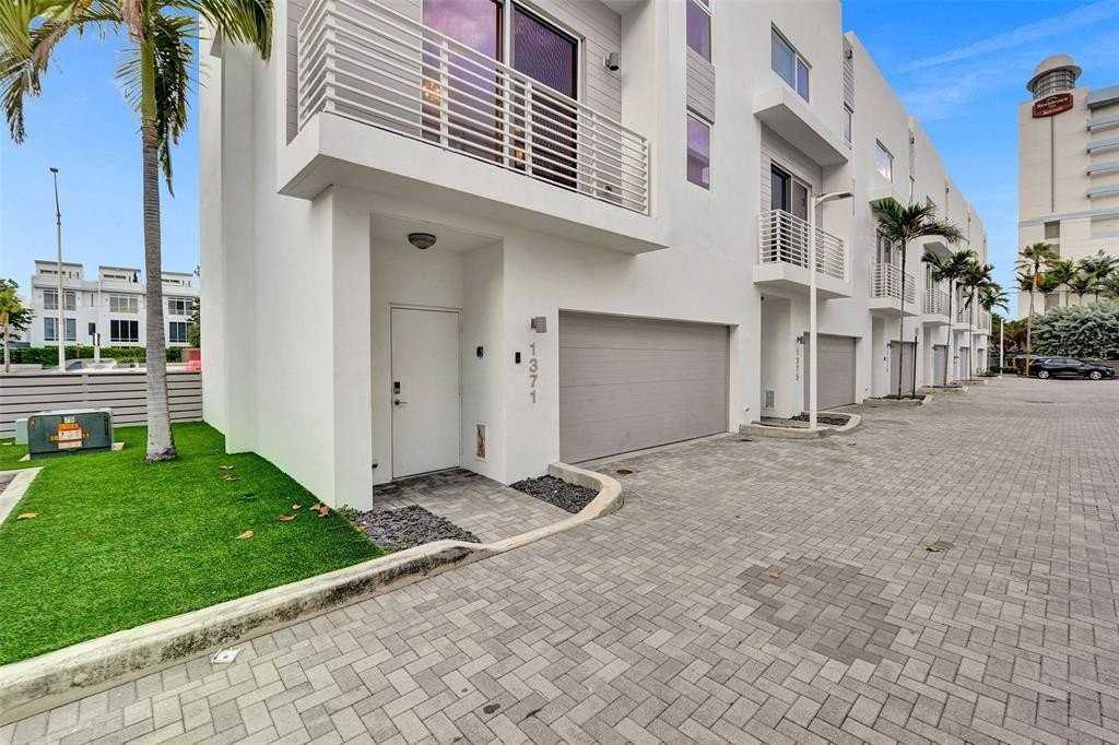 1371 N Ocean Blvd - Photo 2 of 50