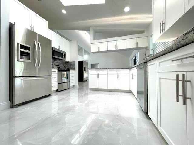 1712 Nw 91st Ave - Photo 4 of 39