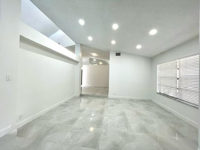 1712 Nw 91st Ave - Photo 6 of 39