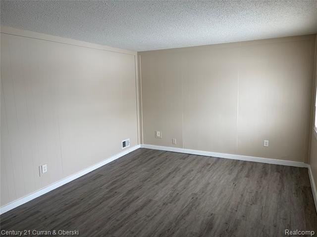 6516 Oak St - Photo 5 of 14