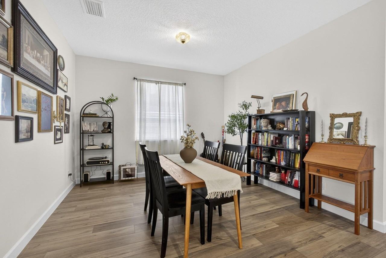 1543 Stockbridge St - Photo 7 of 50