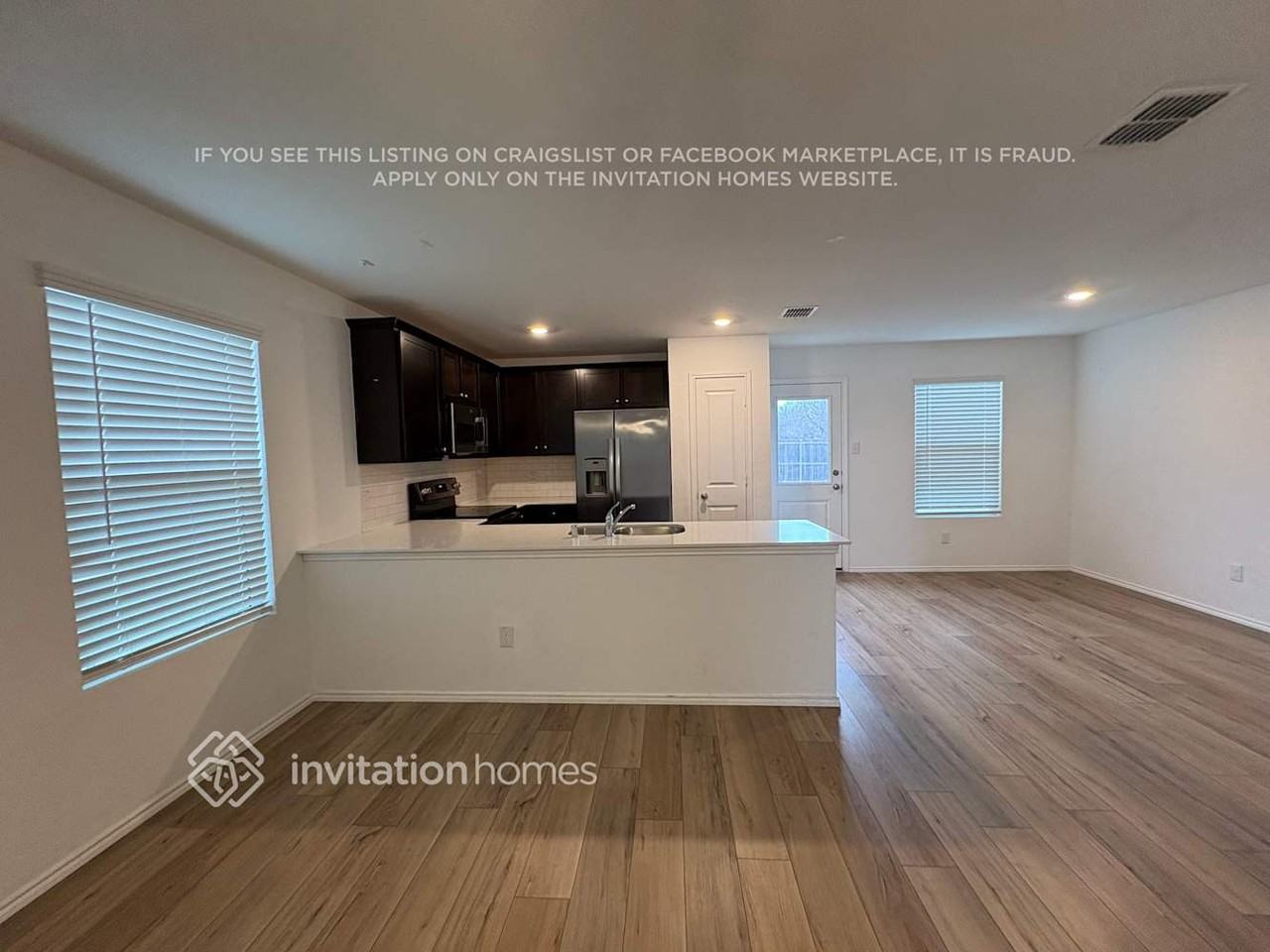 1339 Mosely Cir - Photo 4 of 17