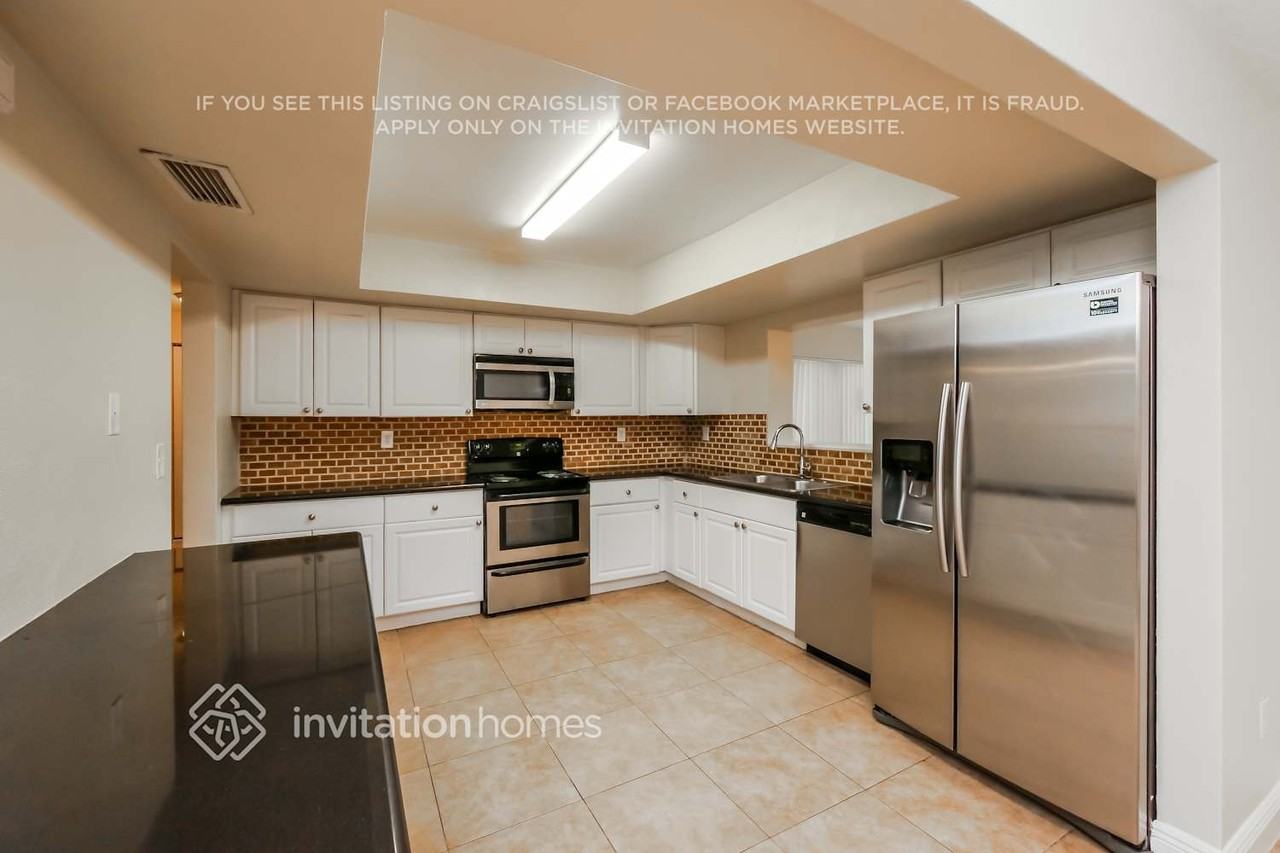 10320 Nw 18th Pl - Photo 6 of 17