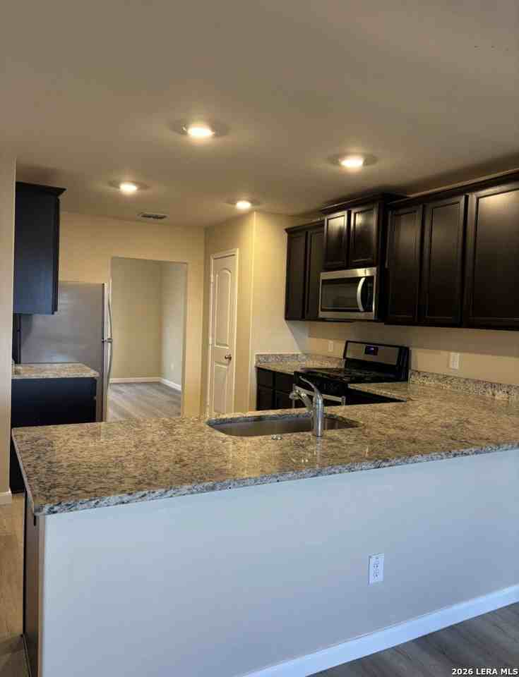 15027 Harbor Lndg - Photo 4 of 17