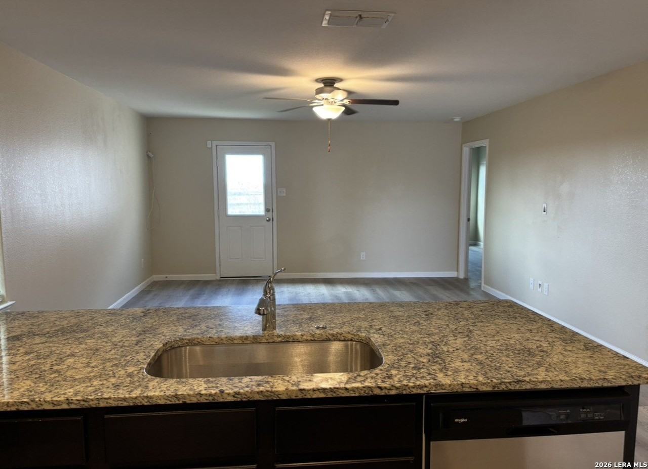 15027 Harbor Lndg - Photo 5 of 17