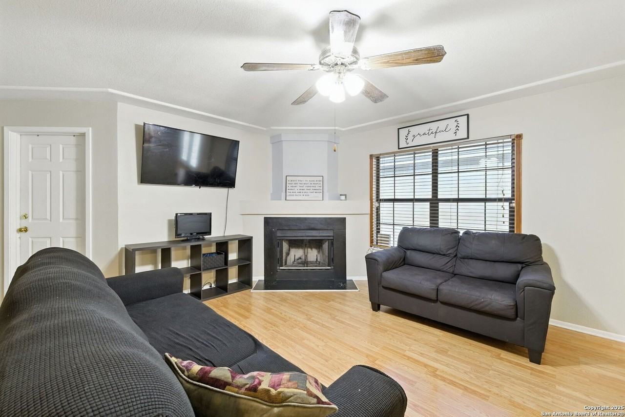 6855 Cape Meadow Dr - Photo 4 of 25