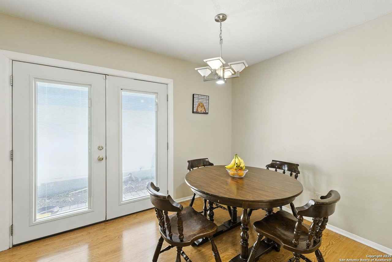 6855 Cape Meadow Dr - Photo 7 of 25