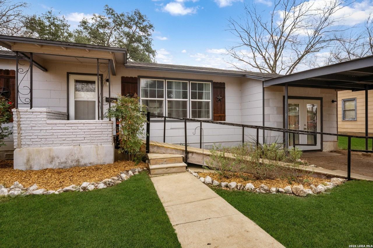 408 Aviation Ave - Photo 4 of 28