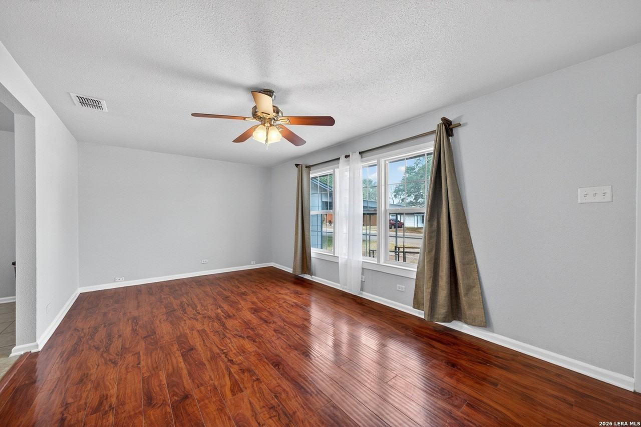 408 Aviation Ave - Photo 6 of 28