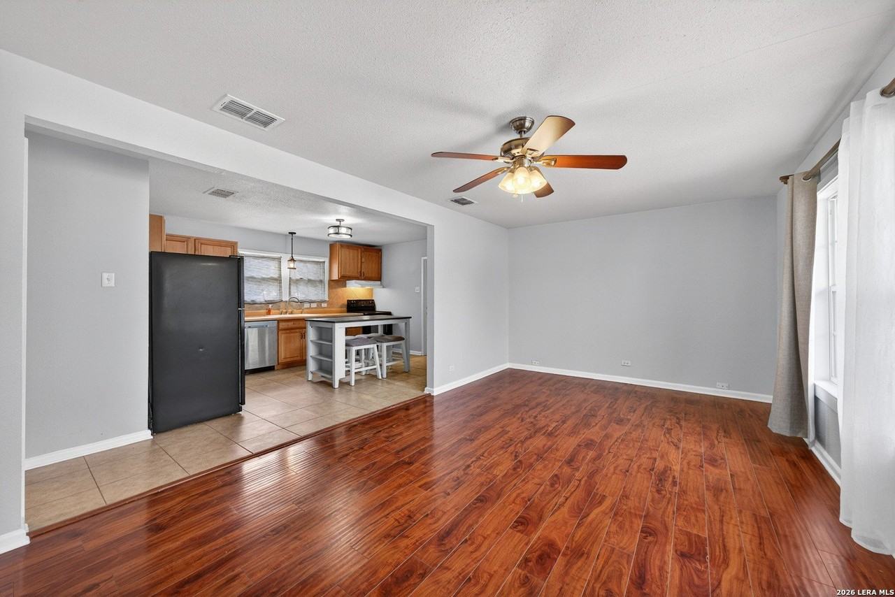 408 Aviation Ave - Photo 7 of 28