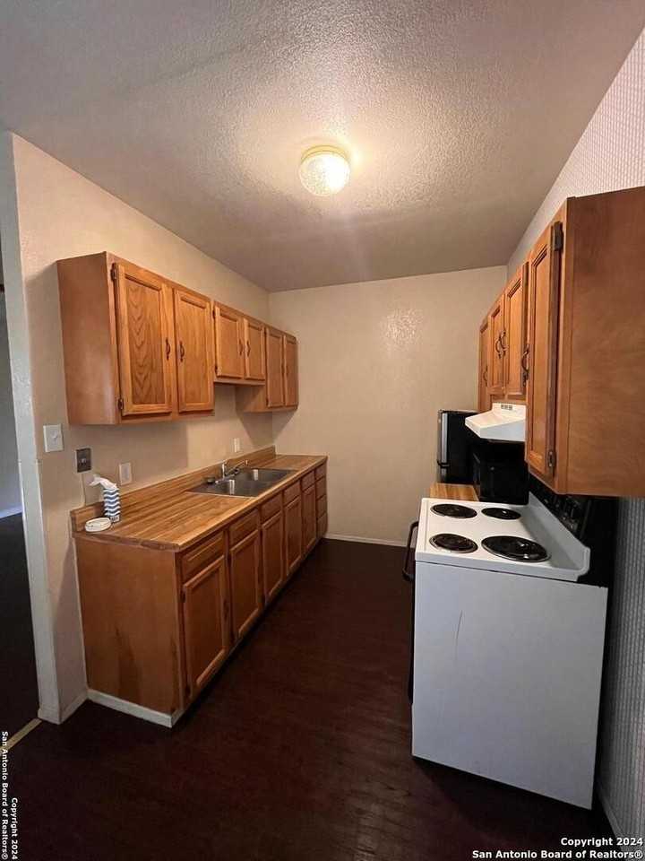 6911 N Us Highway 281 Unit 1 #1 - Photo 3 of 11