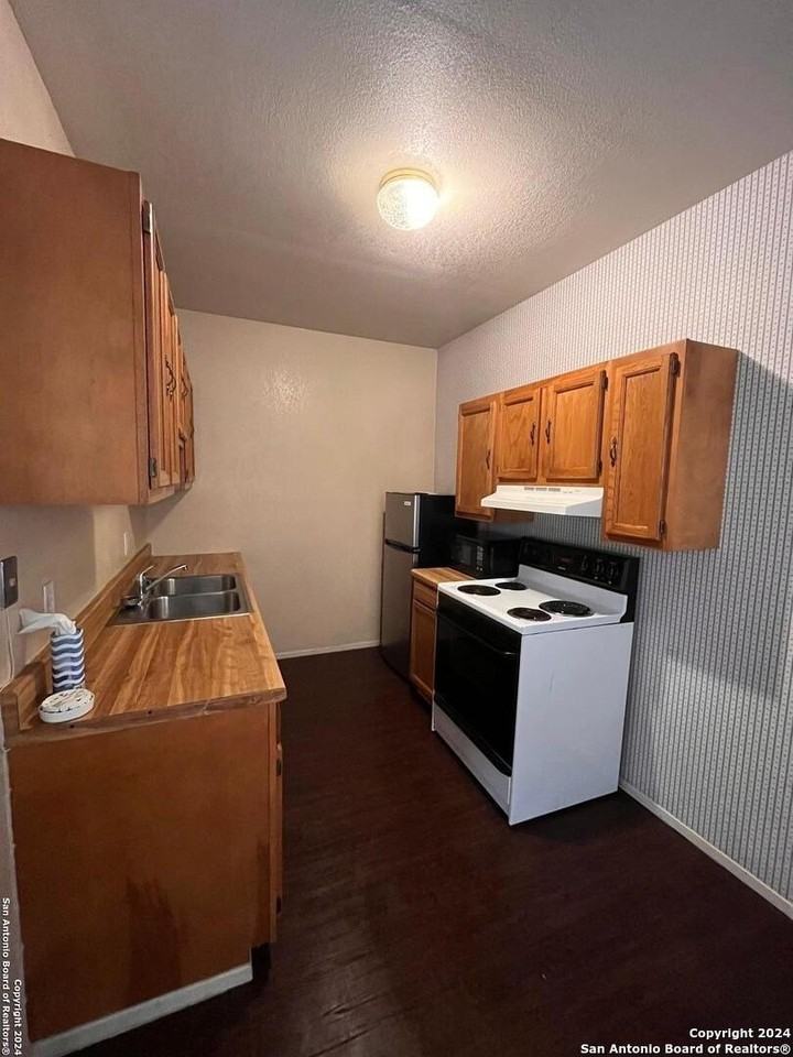 6911 N Us Highway 281 Unit 1 #1 - Photo 4 of 11