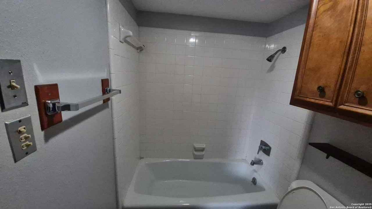 14309 Indian Woods - Photo 2 of 27