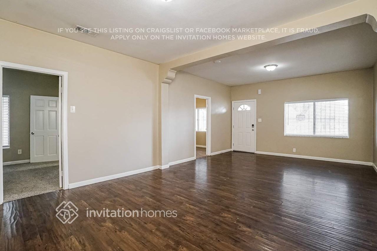 1121 E 56th St - Photo 3 of 17