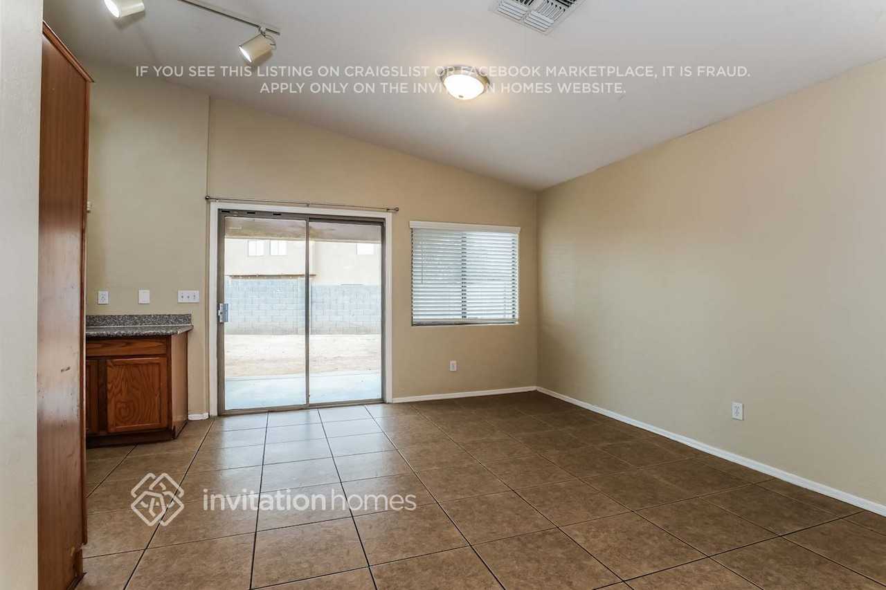 1545 W Burgess Ln - Photo 5 of 17