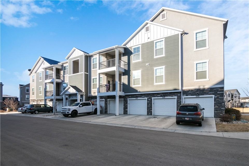 635 N Sun Peak Dr - Photo 2 of 15