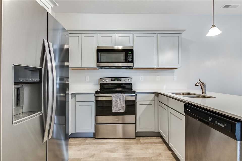 635 N Sun Peak Dr - Photo 4 of 15