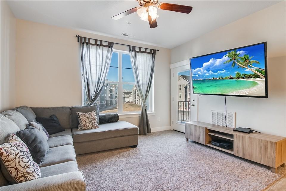 635 N Sun Peak Dr - Photo 5 of 15