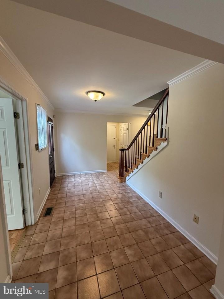 10 Candlelight Ct - Photo 2 of 26