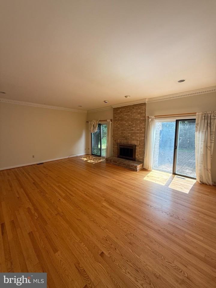 10 Candlelight Ct - Photo 5 of 26