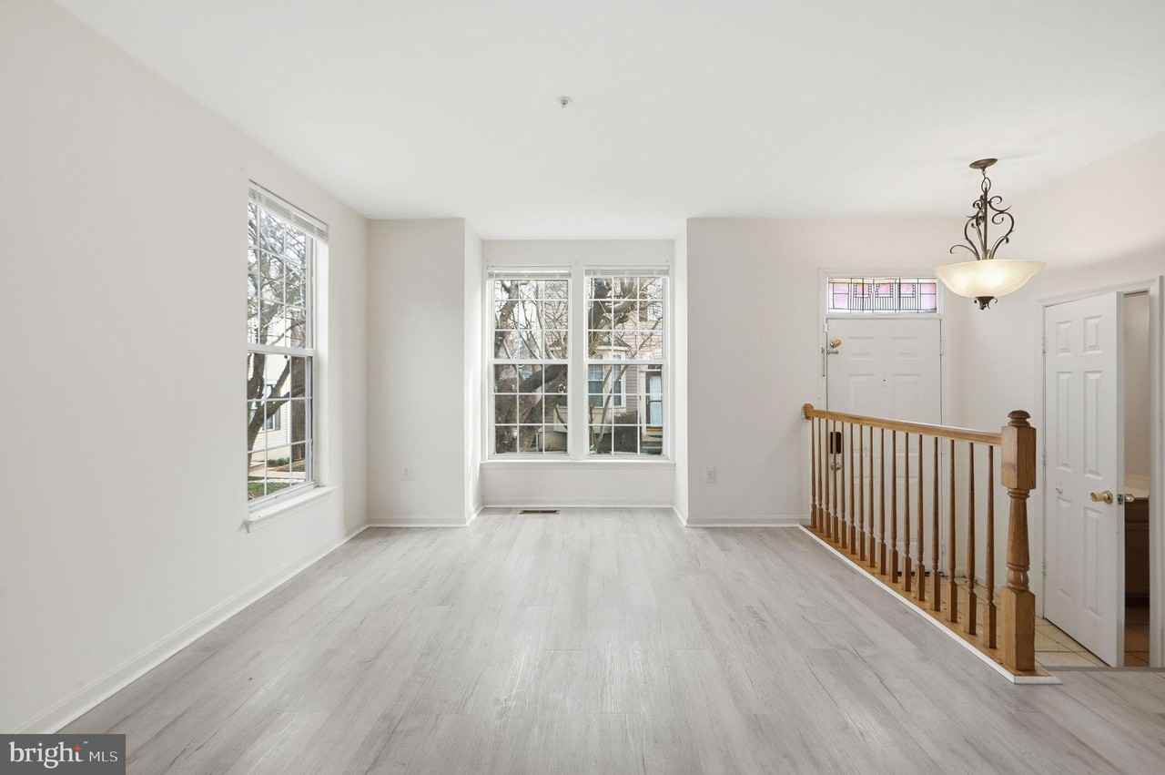 10606 Fitzgibbon Ct - Photo 5 of 26