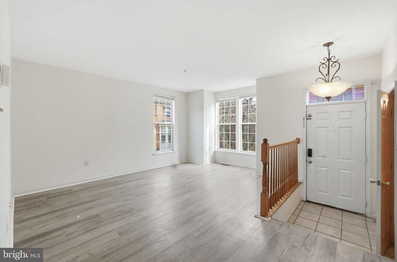 10606 Fitzgibbon Ct - Photo 6 of 26