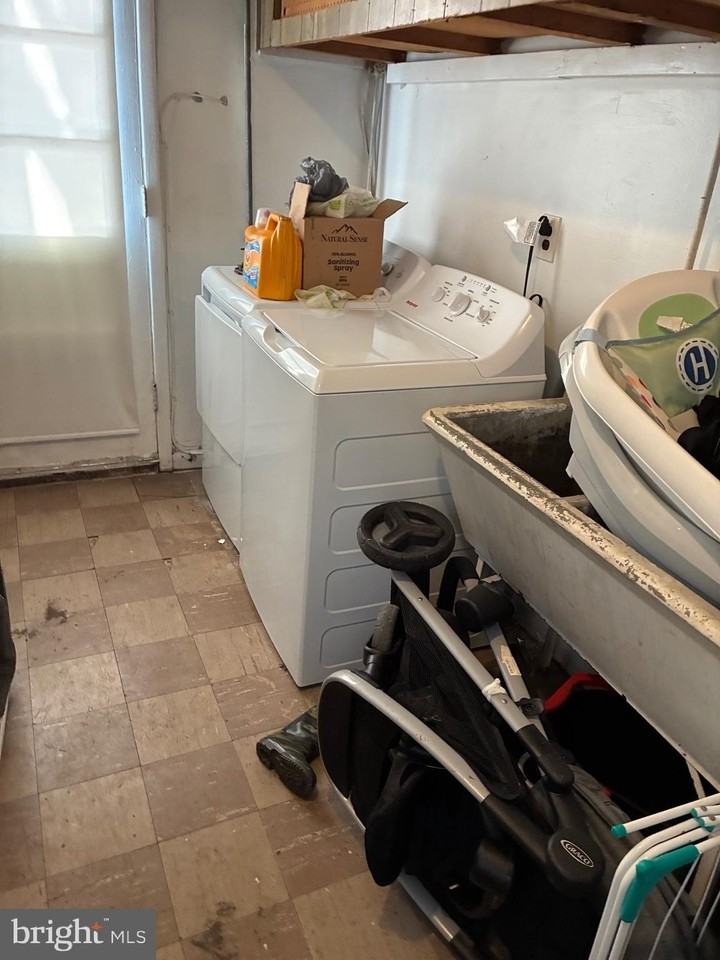 10039 Bridle Rd - Photo 3 of 6