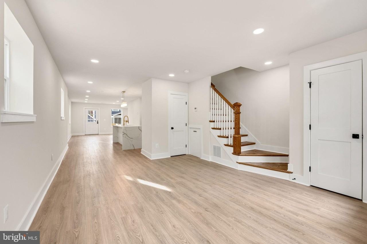 113 Clifford Ave - Photo 4 of 50