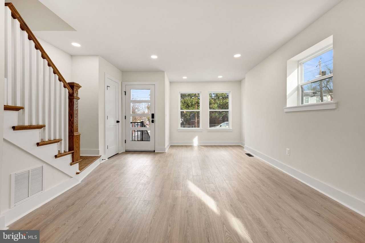 113 Clifford Ave - Photo 5 of 50