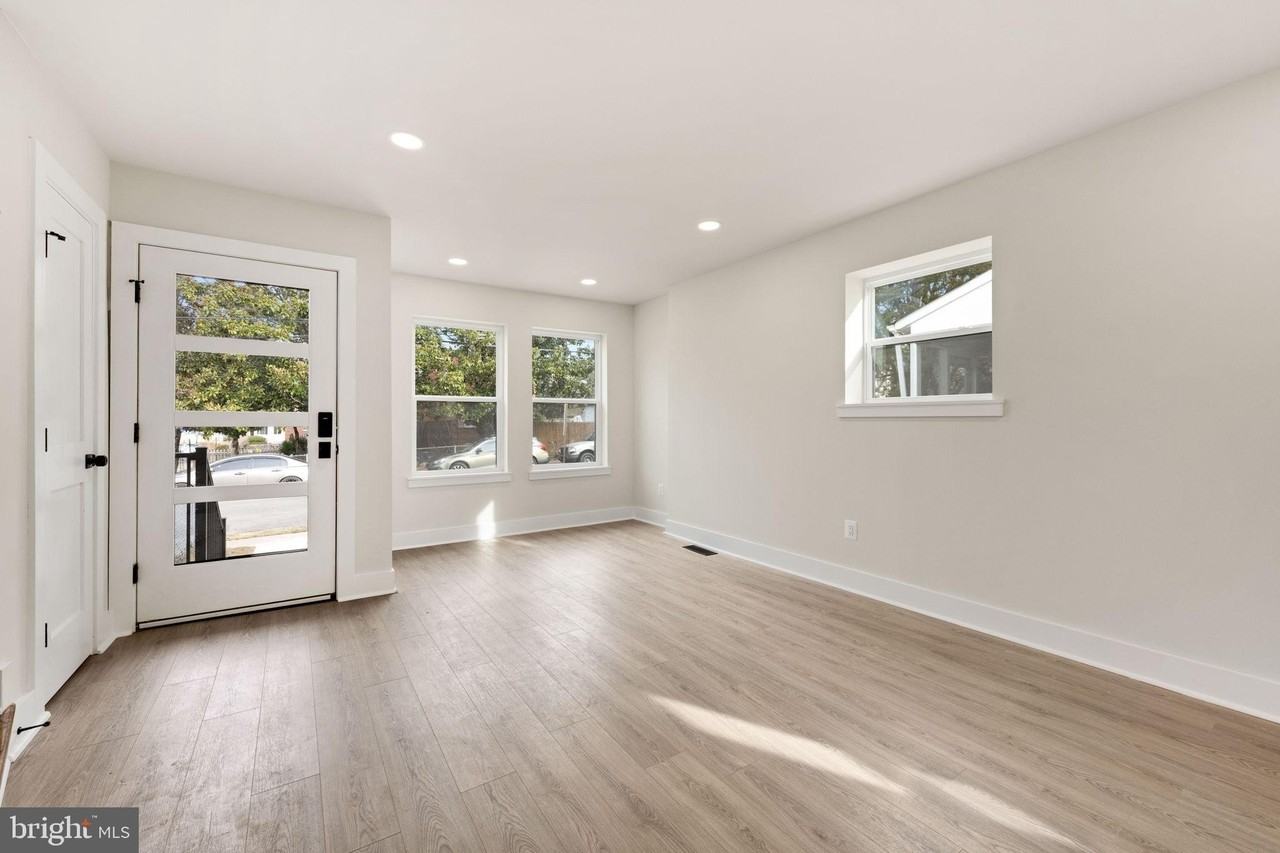 113 Clifford Ave - Photo 6 of 50