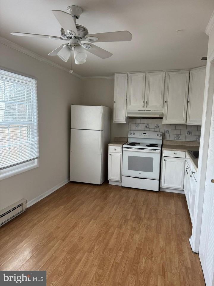 212 Cameron St - Photo 3 of 10