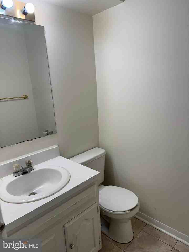 212 Cameron St - Photo 4 of 10