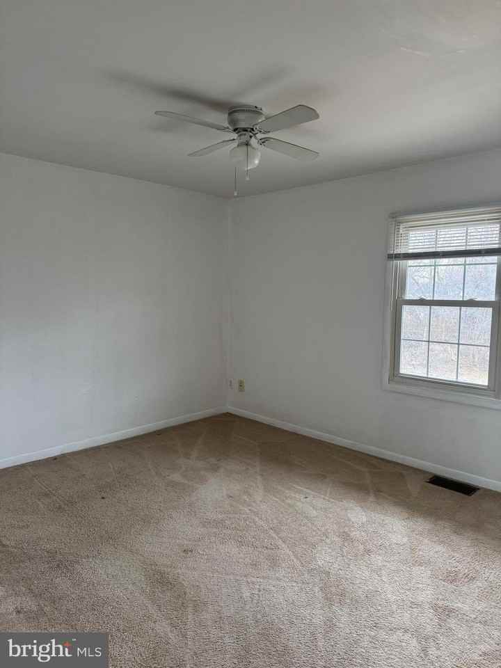 212 Cameron St - Photo 7 of 10