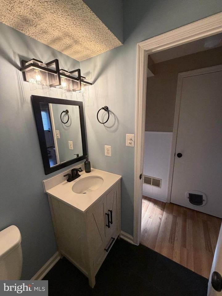 218 Moore Dr - Photo 5 of 15