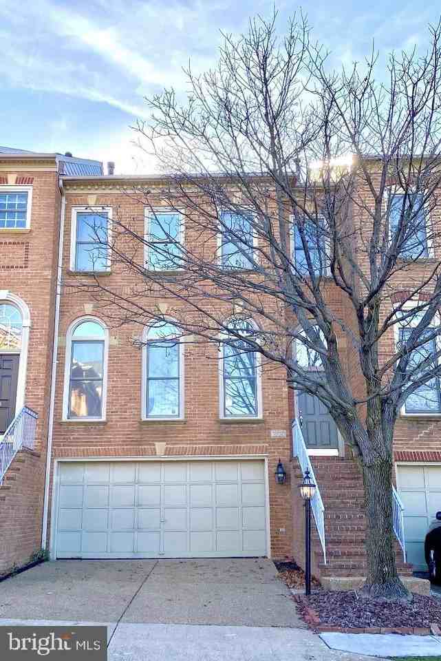 1802 Dawson St - Photo 2 of 20